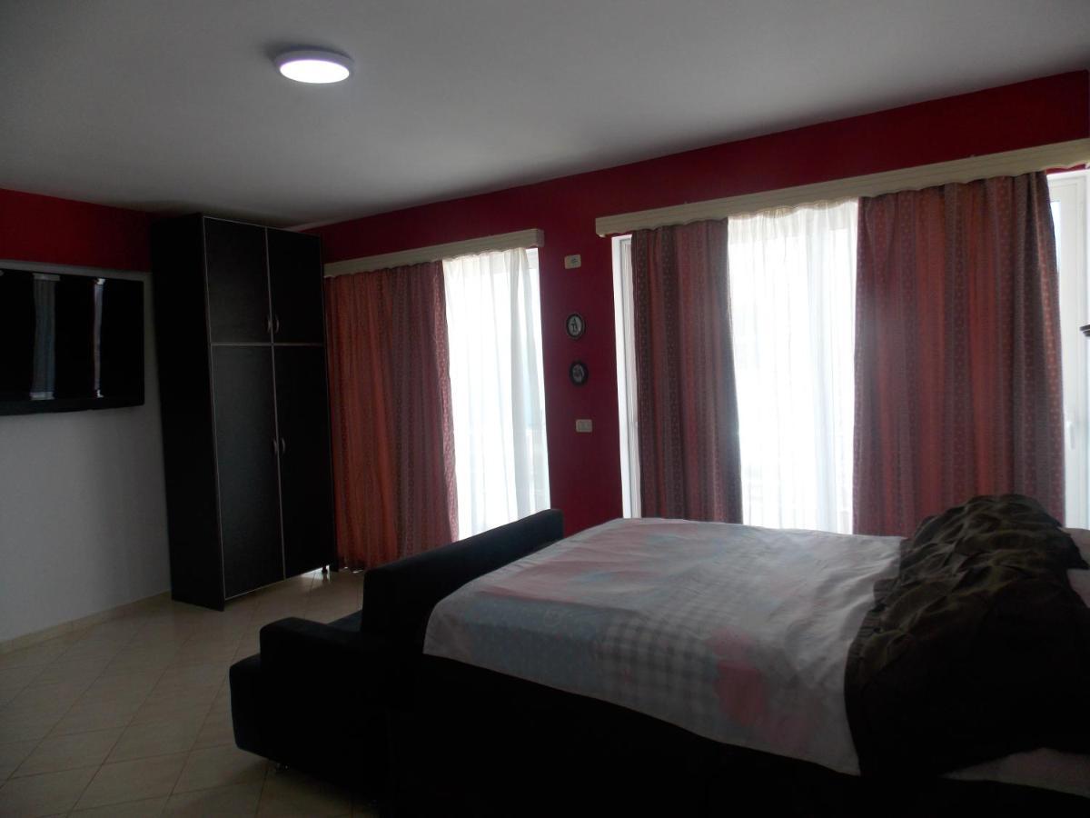 Damian Saranda Hotel Bagian luar foto